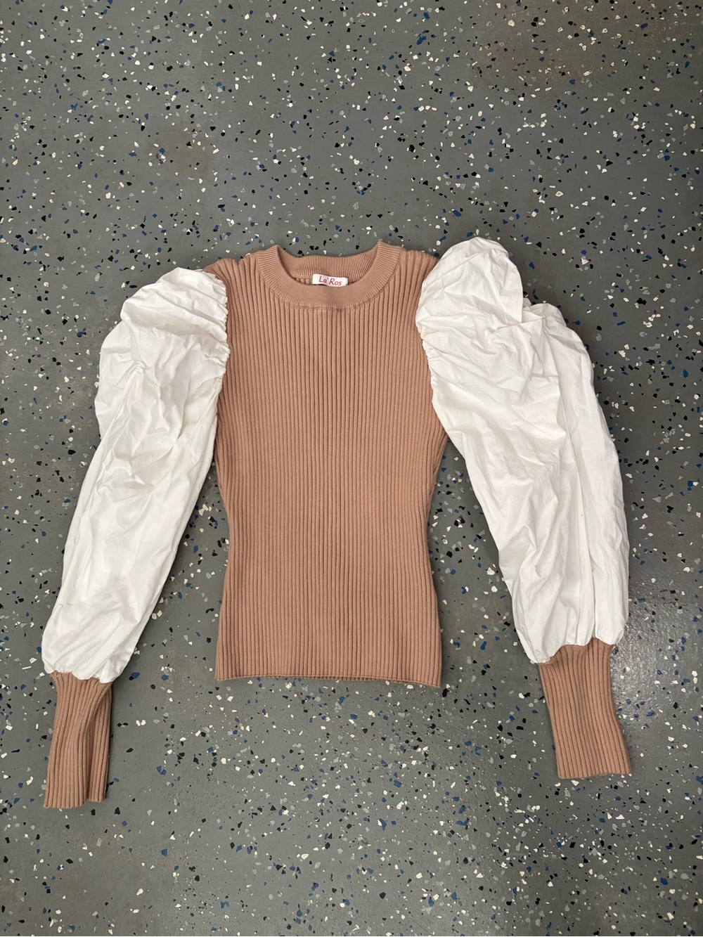 La Ros Puff-Sleeve Ribbed Knit Top in Mauve and White